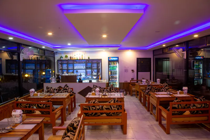 Manjari Resort — restaurant 10