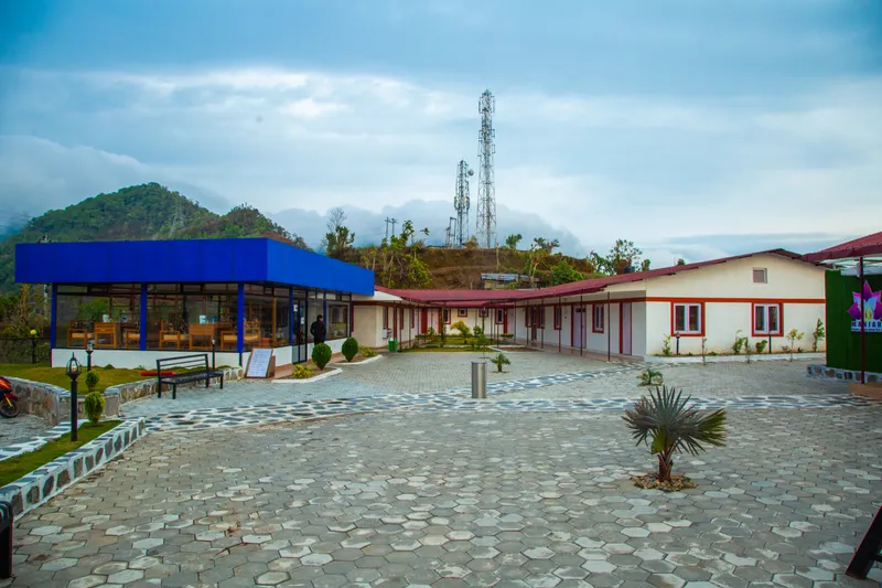 Manjari Resort — restaurant 5