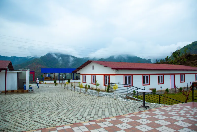 Manjari Resort — view of resort 2